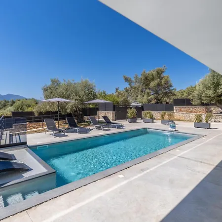 Nadine Σπαρτοχώρι